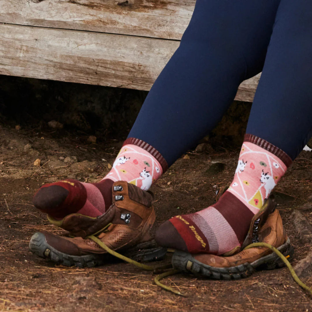 Darn Tough 5001 Women&#39;s Critter Club Micro Crew Lightweight Hiking Socks - Hill and Dale Outdoors